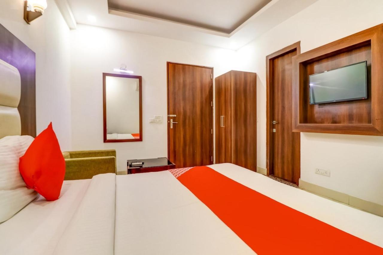 Hotel Airport View Нью-Дели Экстерьер фото
