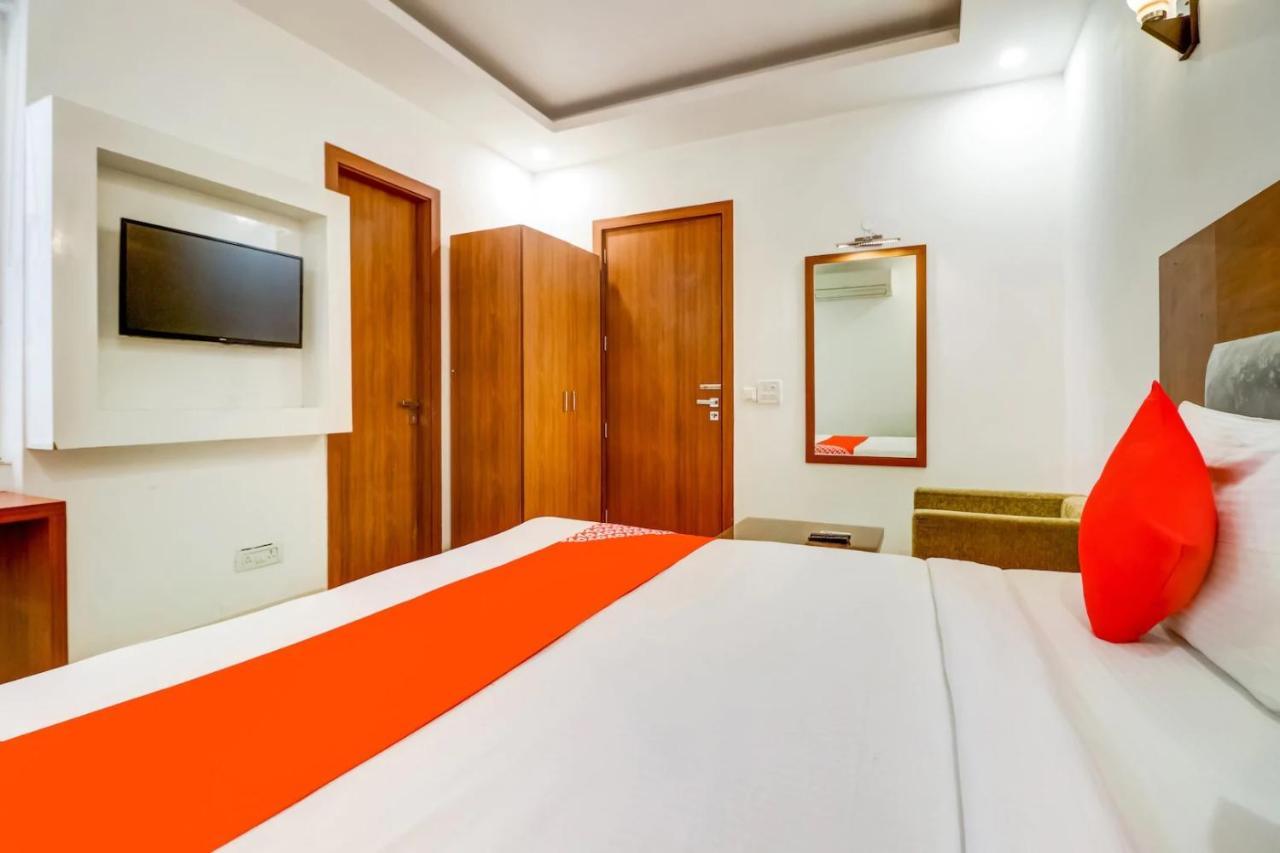 Hotel Airport View Нью-Дели Экстерьер фото